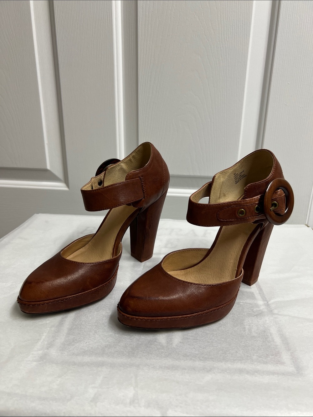Frye Leather Heidi Platform Heels with Buckle Strap size 7 M 4.5” heels